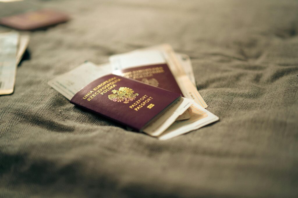 Two countries, one migratory checkpoint