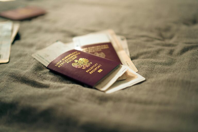 Two countries, one migratory checkpoint